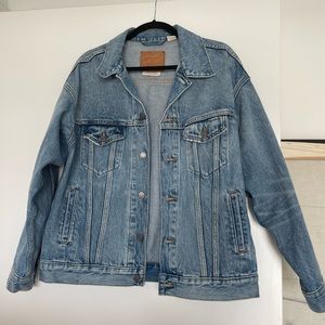 MOVING SALE!!! Levi’s Oversized Denim Jacket